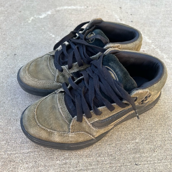 Green suede mid-top Vans skate shoes sneakers size 4.5 Men’s - Picture 1 of 10